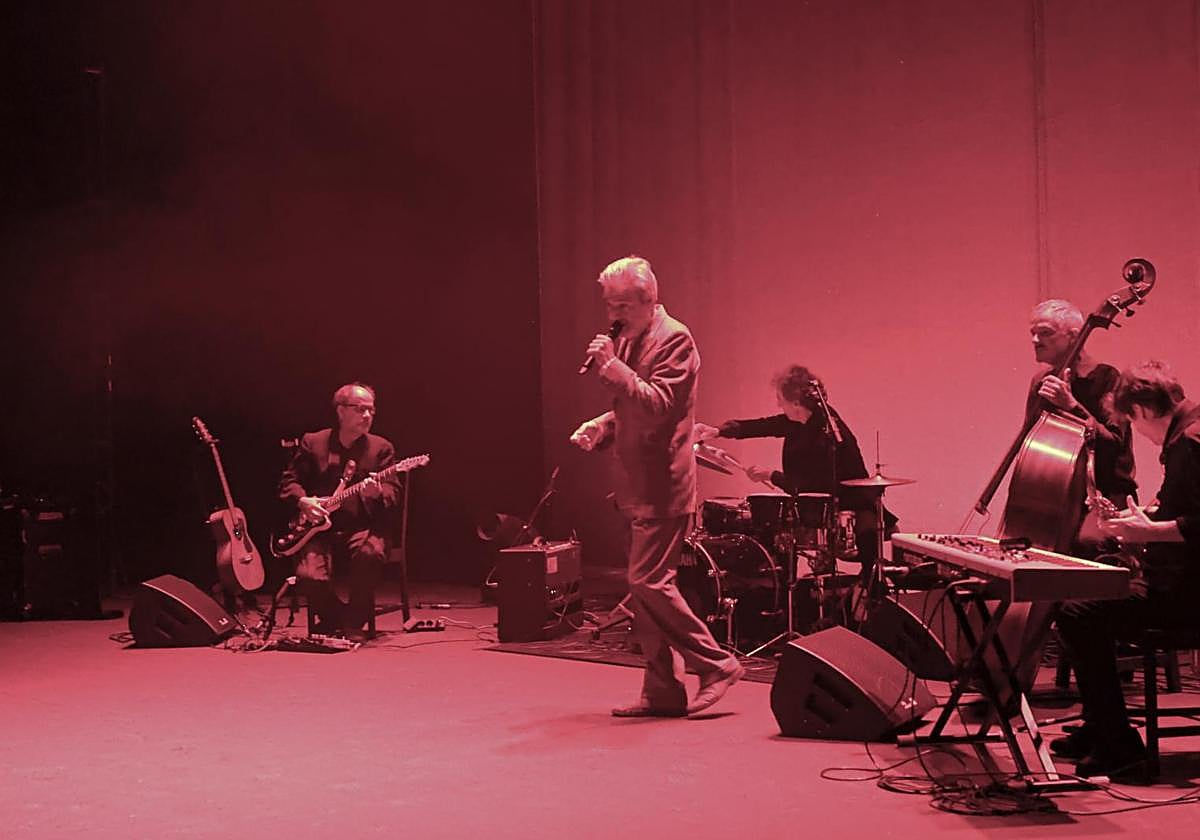 Alberto San Juan y su banda en el espectáculo basado en 'Poeta en Nueva York', de Lorca.