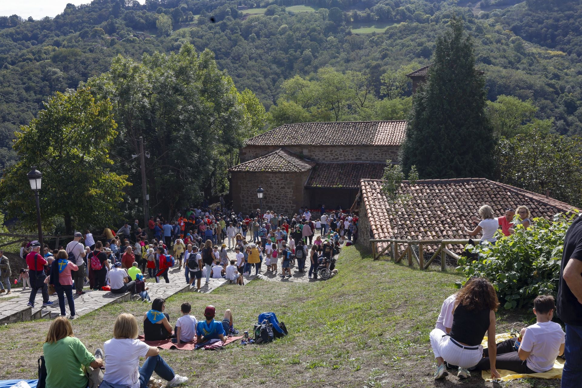 Los Mártires de Valdecuna llenan Mieres de tradición y celebración