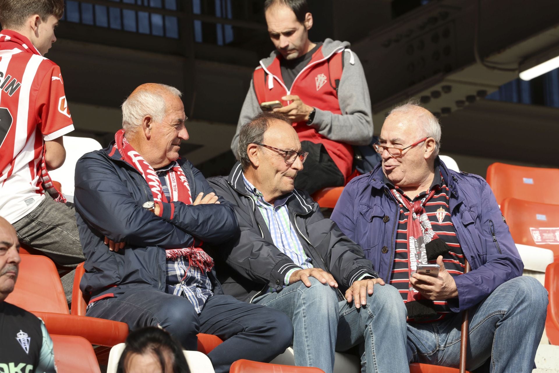 ¿Estuviste este domingo en El Molinón? ¡Búscate entre las fotos del Sporting-Albacete!