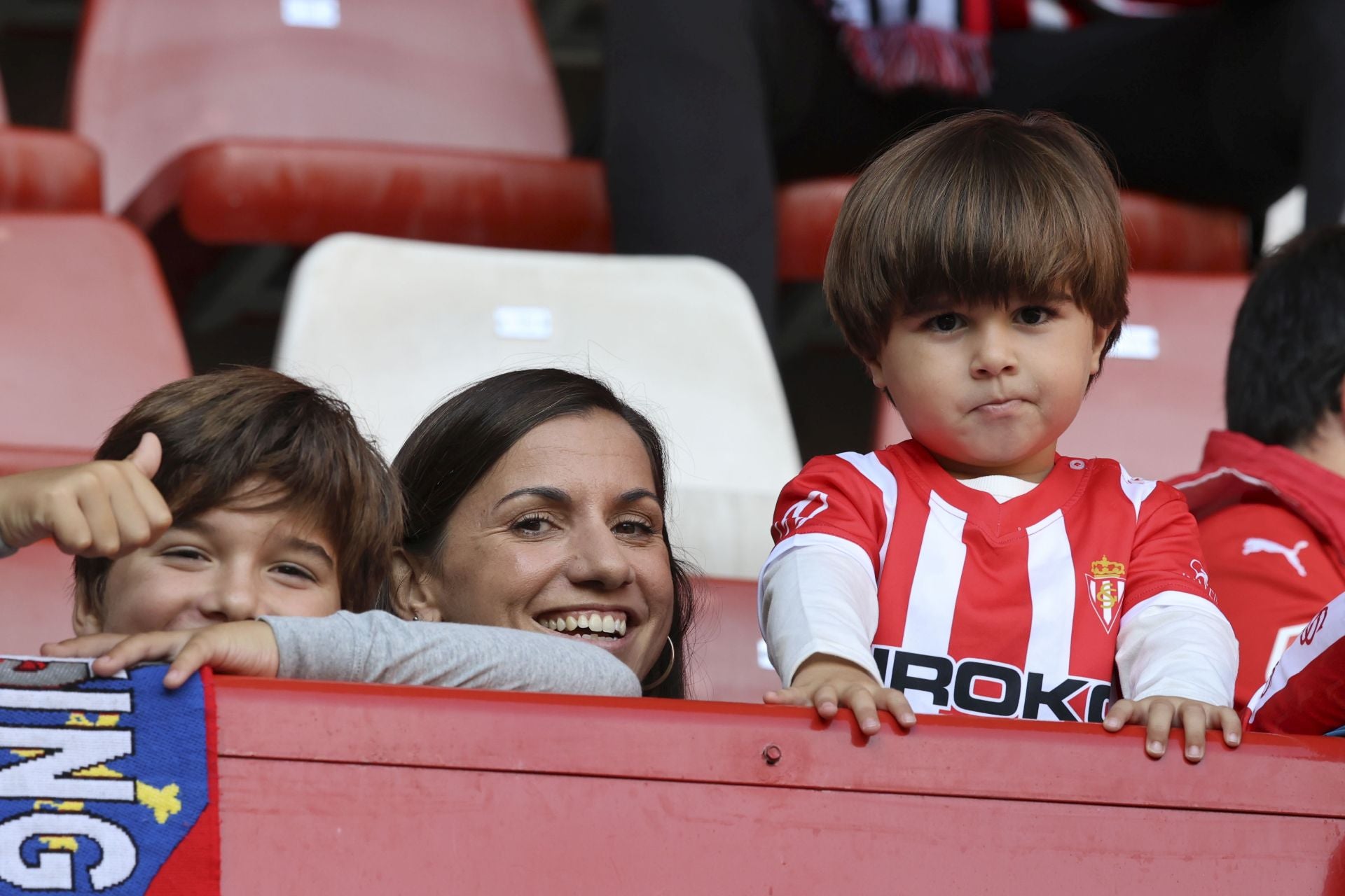 ¿Estuviste este domingo en El Molinón? ¡Búscate entre las fotos del Sporting-Albacete!