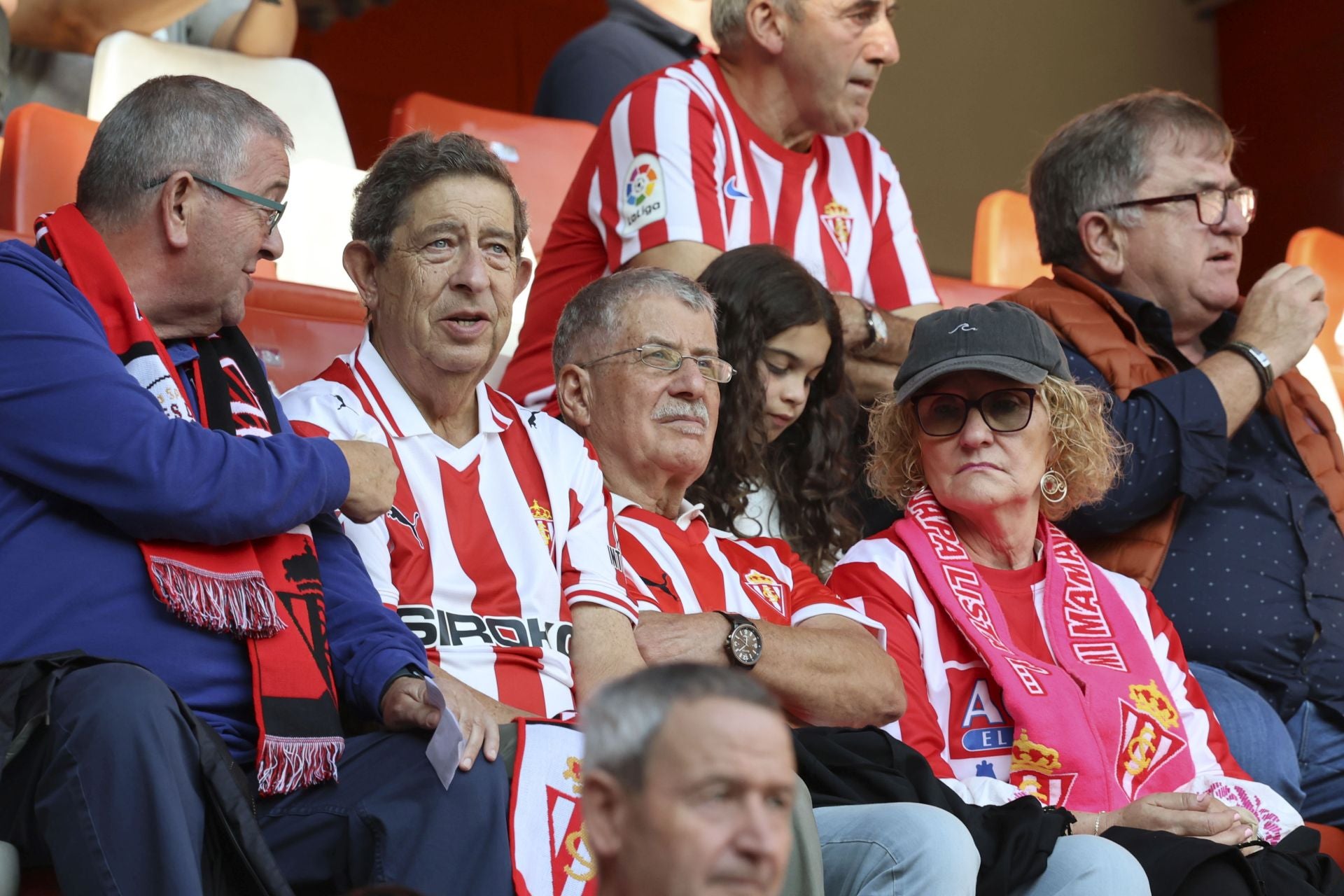 ¿Estuviste este domingo en El Molinón? ¡Búscate entre las fotos del Sporting-Albacete!