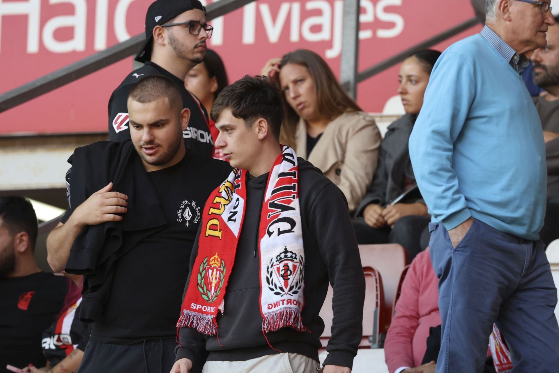 ¿Estuviste este domingo en El Molinón? ¡Búscate entre las fotos del Sporting-Albacete!