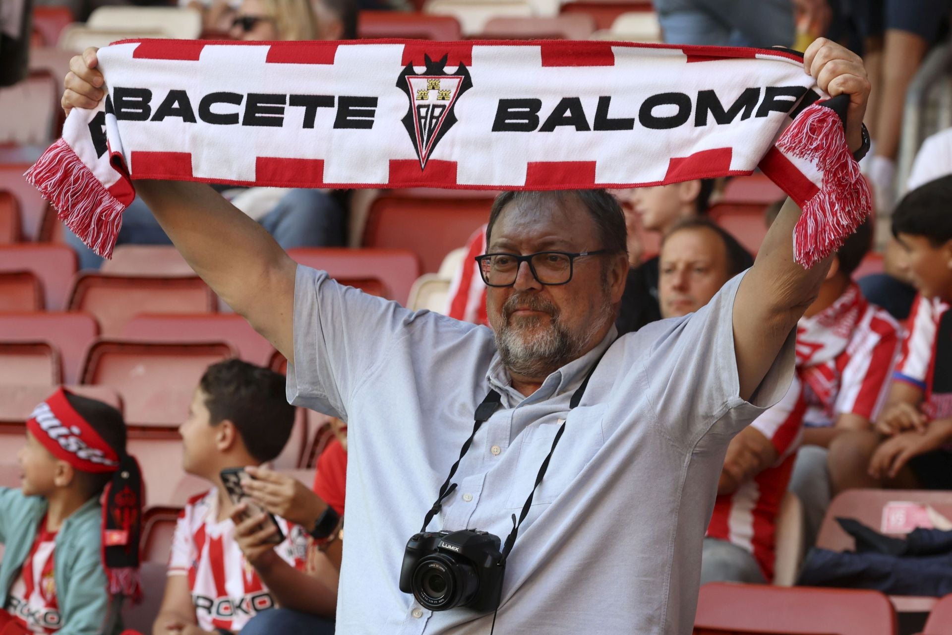 ¿Estuviste este domingo en El Molinón? ¡Búscate entre las fotos del Sporting-Albacete!