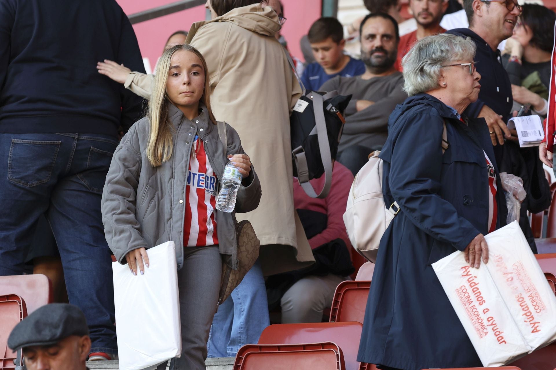 ¿Estuviste este domingo en El Molinón? ¡Búscate entre las fotos del Sporting-Albacete!