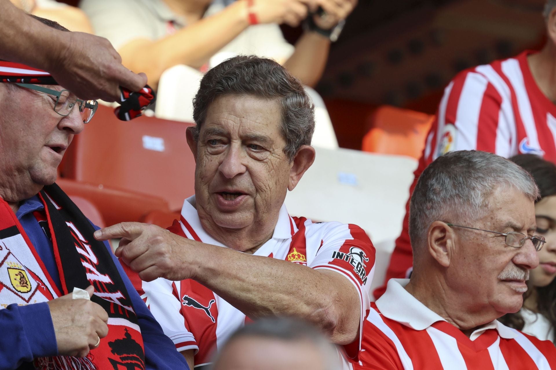 ¿Estuviste este domingo en El Molinón? ¡Búscate entre las fotos del Sporting-Albacete!