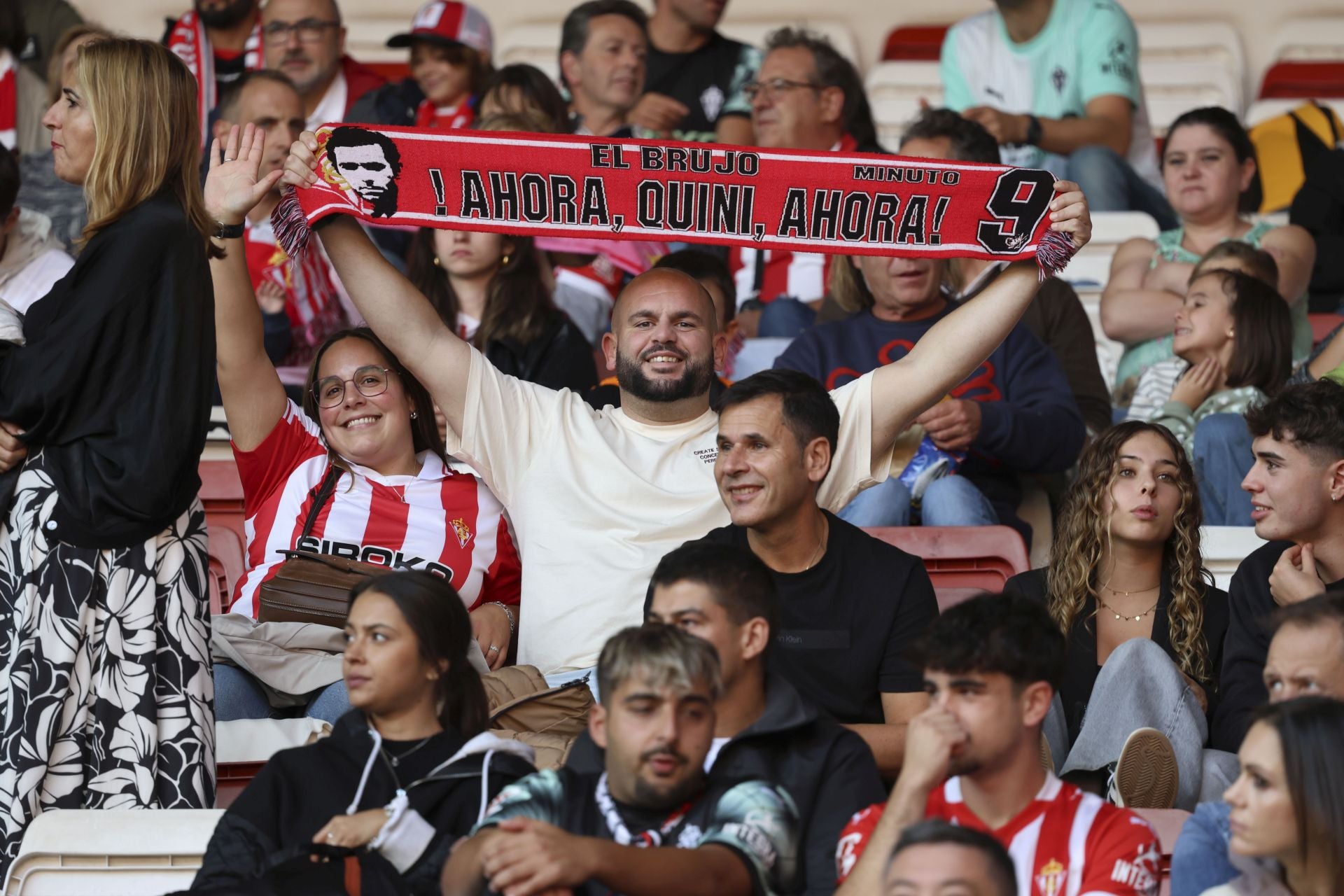 ¿Estuviste este domingo en El Molinón? ¡Búscate entre las fotos del Sporting-Albacete!