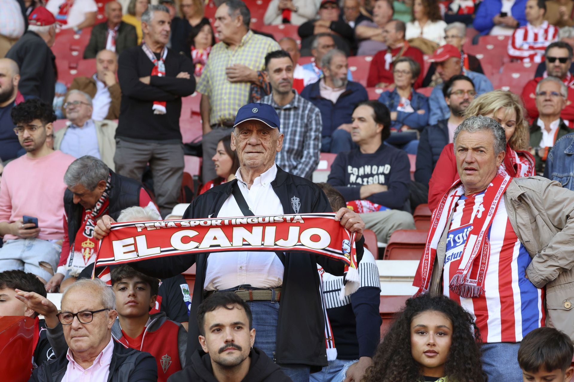 ¿Estuviste este domingo en El Molinón? ¡Búscate entre las fotos del Sporting-Albacete!