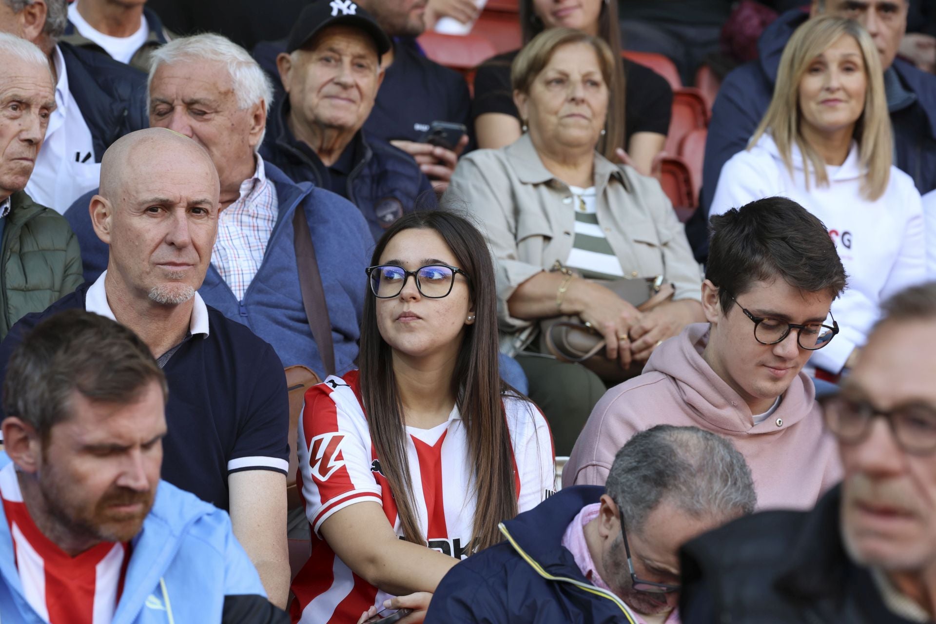 ¿Estuviste este domingo en El Molinón? ¡Búscate entre las fotos del Sporting-Albacete!