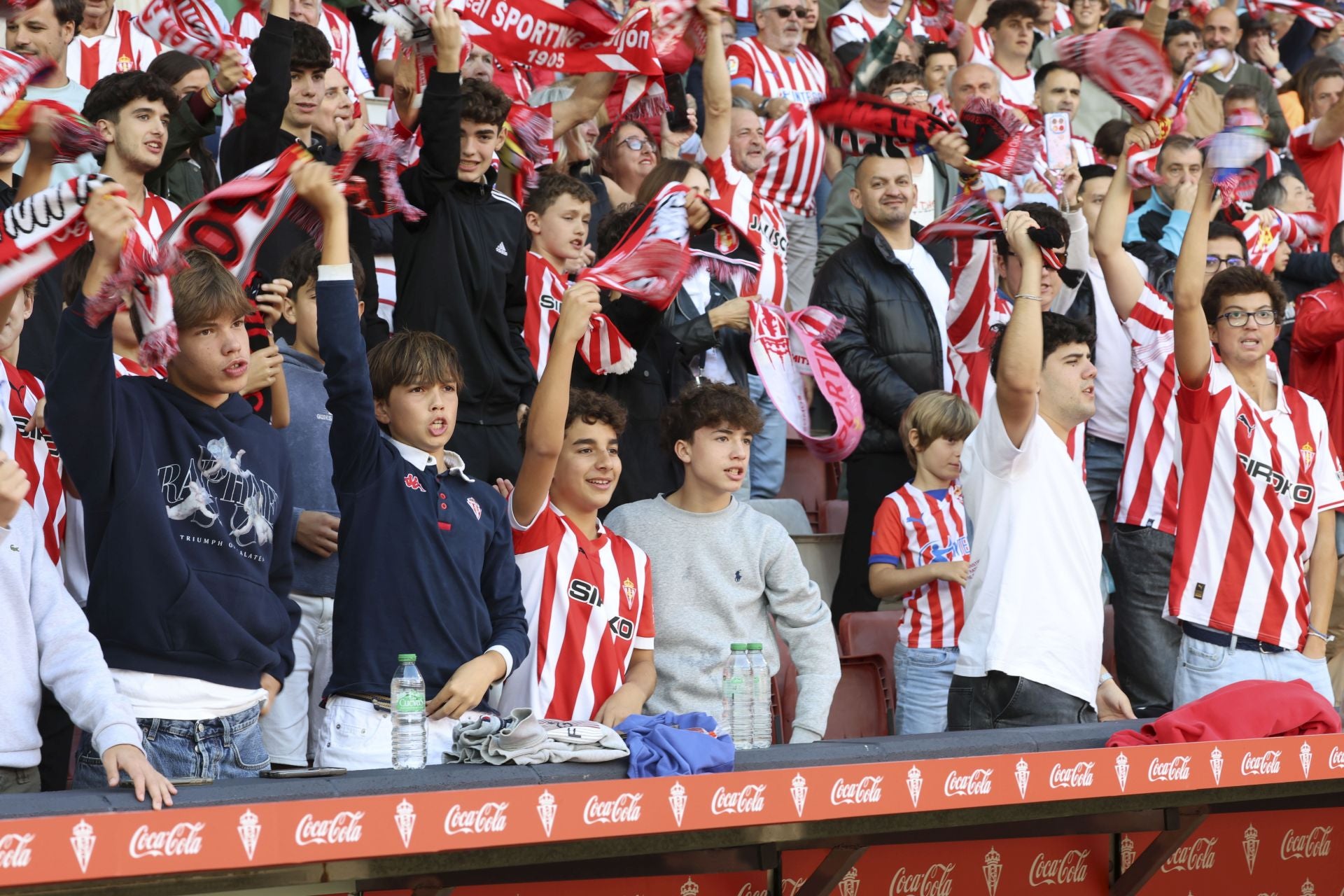 ¿Estuviste este domingo en El Molinón? ¡Búscate entre las fotos del Sporting-Albacete!