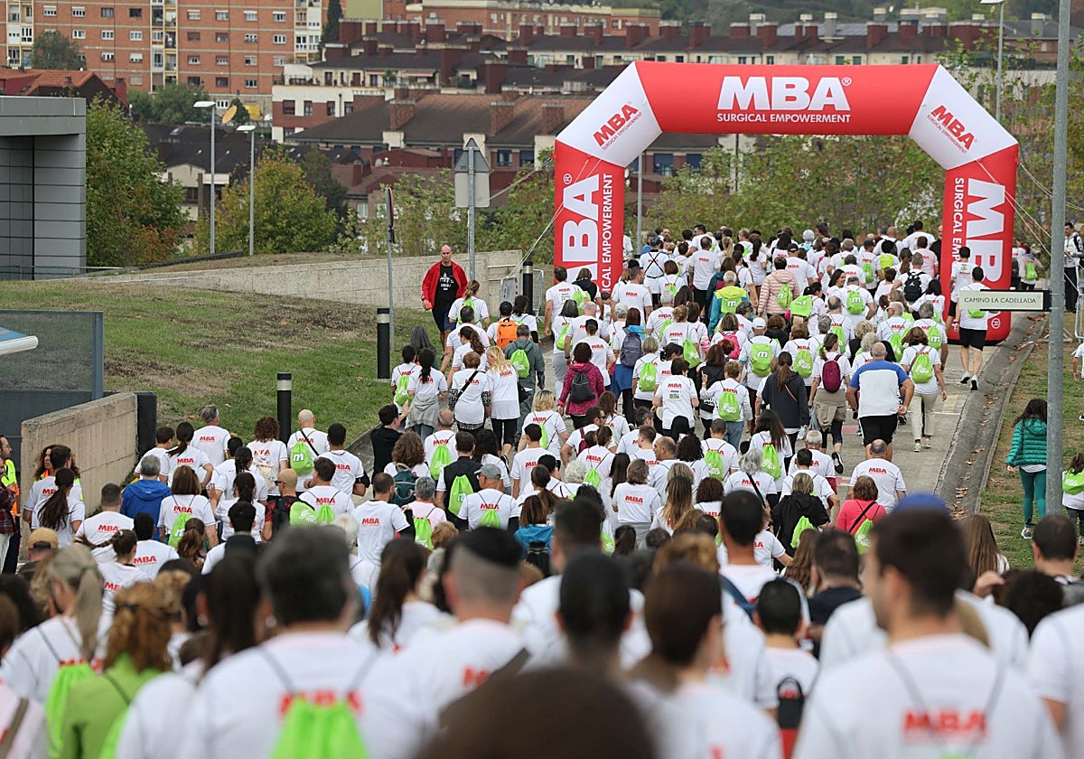 Una multitud, en la marcha solidaria de la 'CarrerHUCA'.