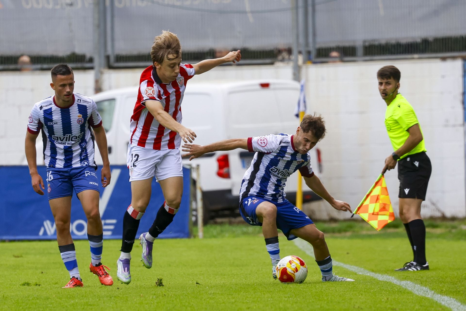 Las imágenes de la remontada del Real Avilés ante el Bilbao Athletic