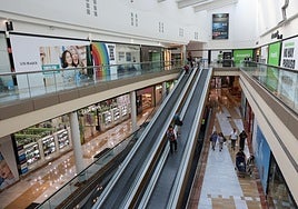 El interior del Centro Comercial Los Prados.