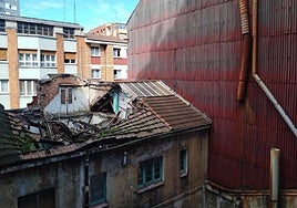 Imagen compartida en redes sociales del estado del tejado del edificio.