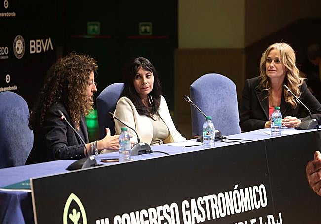 Elena Cebada, Alicia Palacios y Alicia Hulton.
