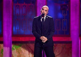 Mónica Naranjo interpreta su tema 'Por un like' en 'La revuelta'.