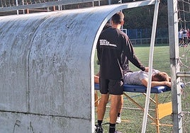 Cayarga, tras caer lesionado en el entrenamiento del sábado.