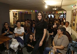 La autora, durante su presentación en la librería La Revoltosa.