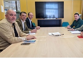 Ignacio Requena, (CC OO); Juan Carlos Campo, viceconsejero de Industria; Javier Cueli, director general de Energía y Minería; y Javier Fernández Lanero (UGT)