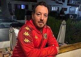El exfutbolista Rubén Suárez, anoche, en su domicilio valenciano.