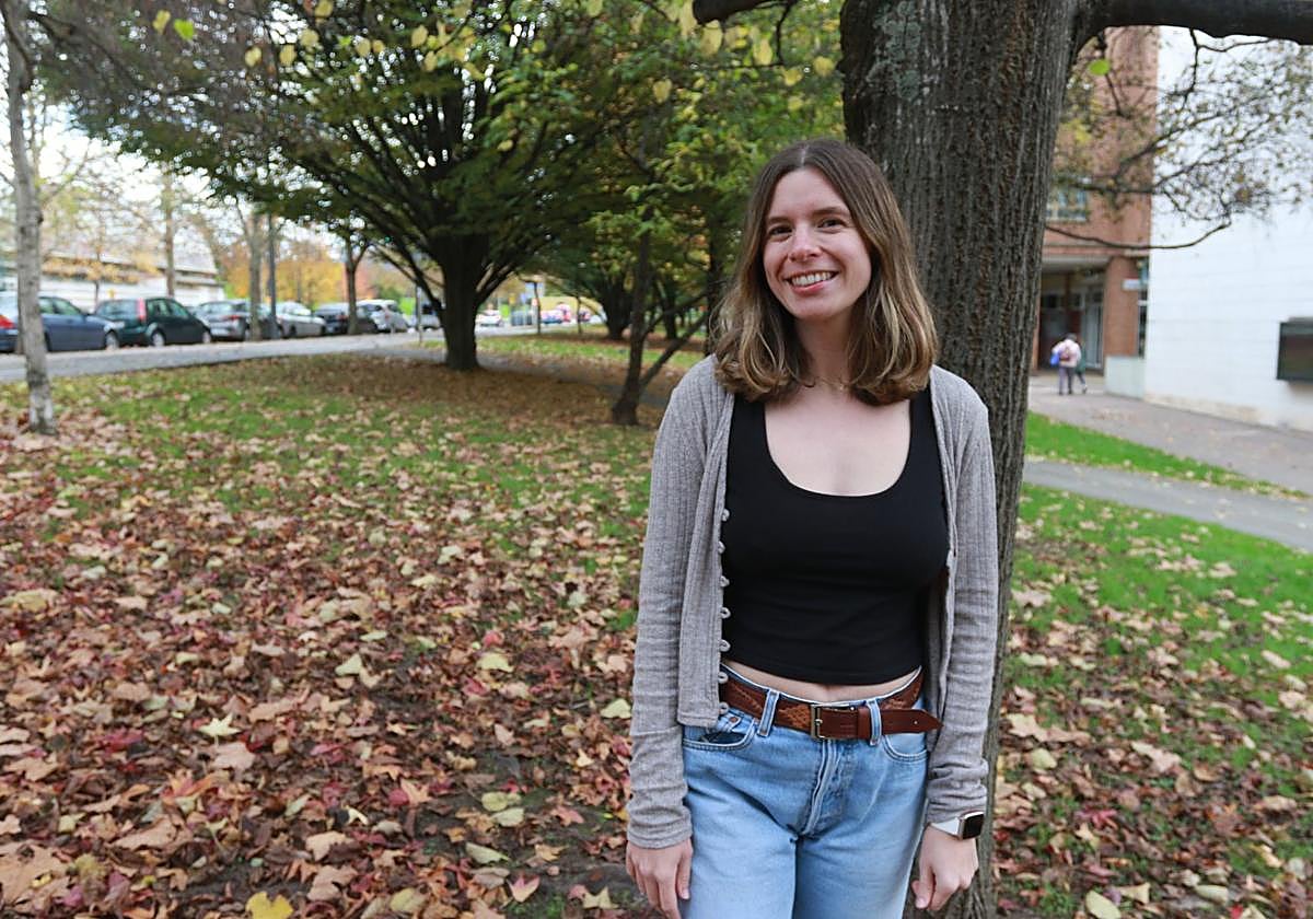 La escritora nun requexude Xixón,la ciudá na quevive.