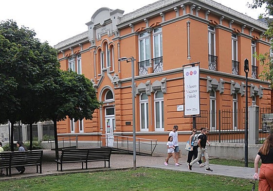 Museo Nicanor Piñole, en la plaza de Europa.