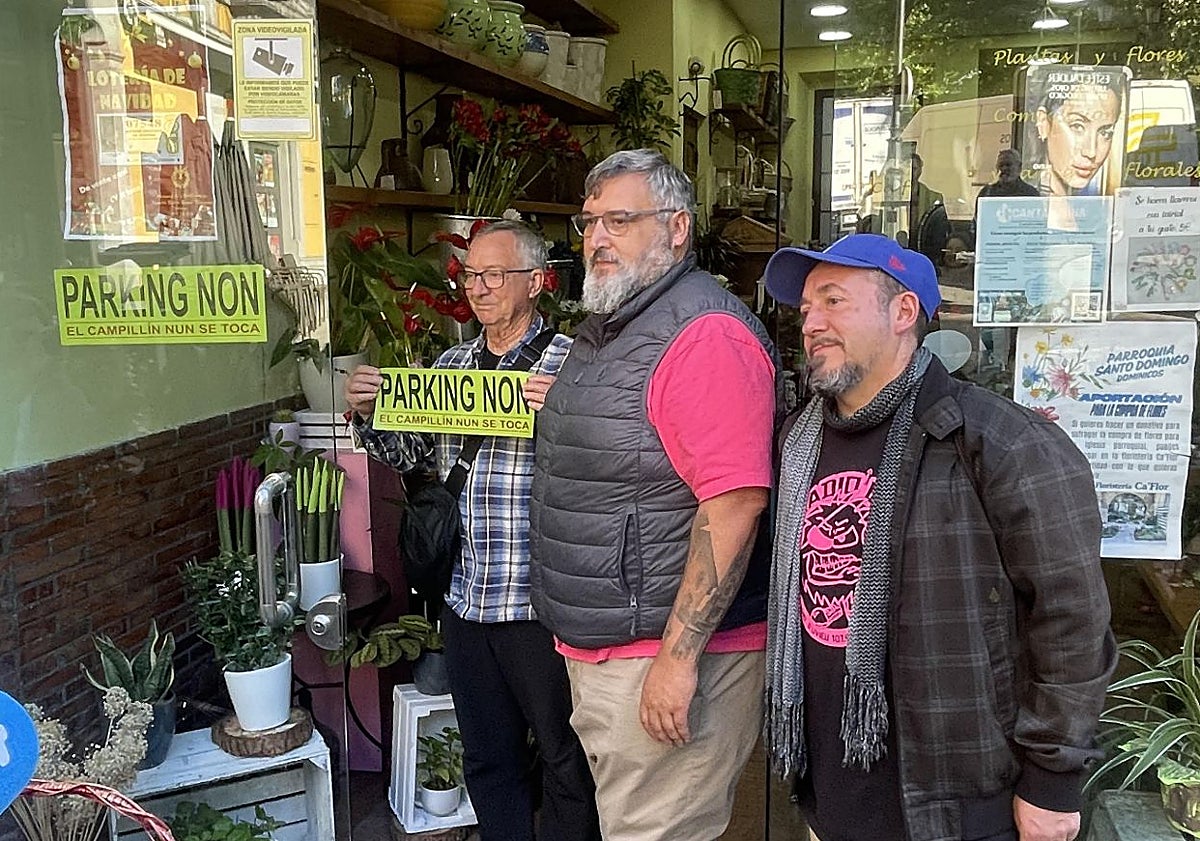 Imagen principal - El Campillín, en Oviedo, se empapela contra el aparcamiento