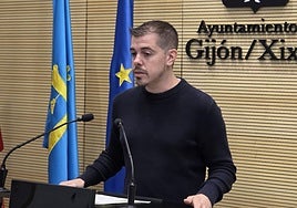 Javier Suárez Llana, este jueves, en la sala de prensa del Ayuntamiento de Gijón.