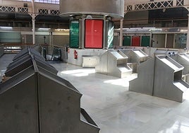 Aspecto que presentaba este jueves la primera planta del Mercado del Sur, sin ningún uso.