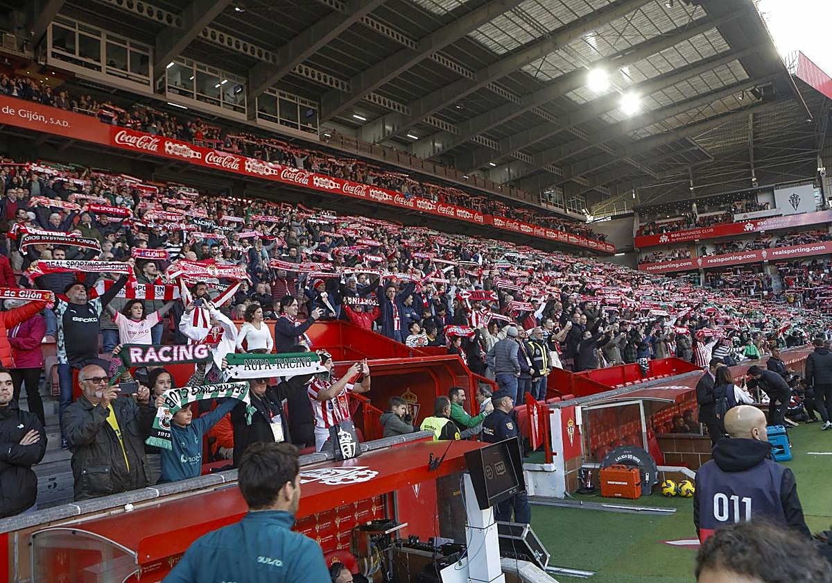 Parte del público que asistió al último partido entre el Sporting y el Racing de Santander en El Molinón.