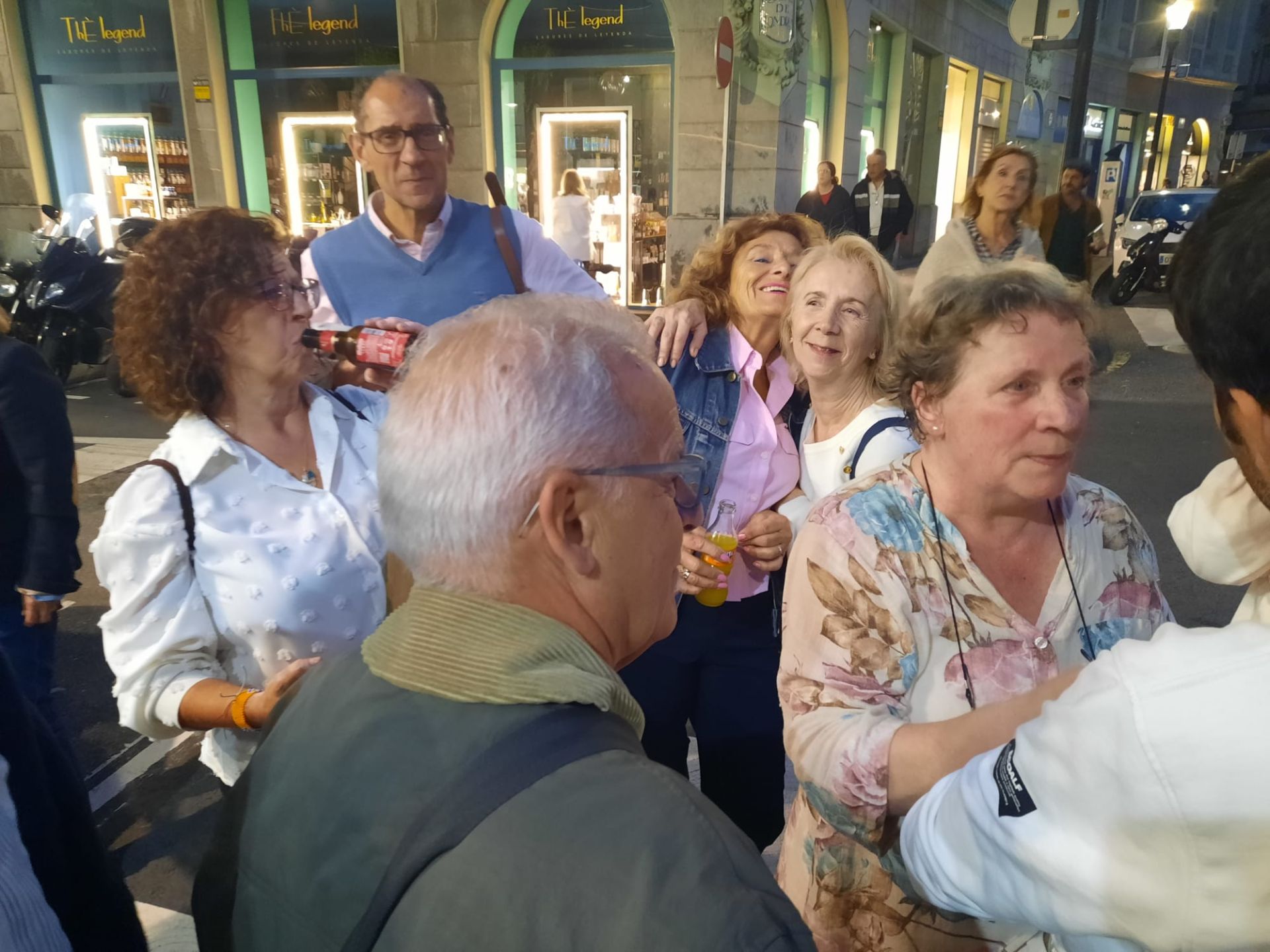Sonora despedida para la emblemática tienda de discos del centro de Gijón