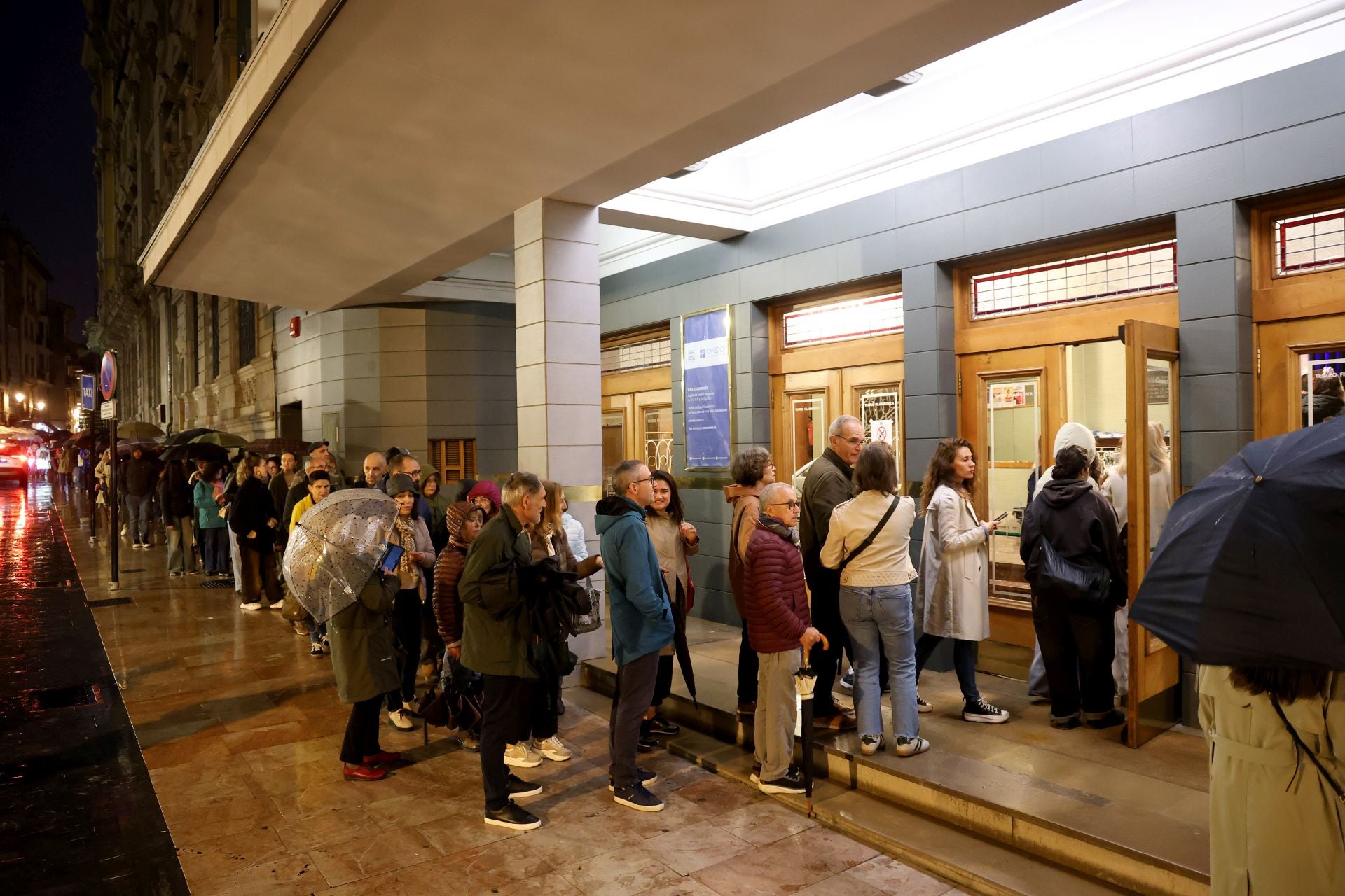 Oviedo brilla en su Noche Blanca, en imágenes