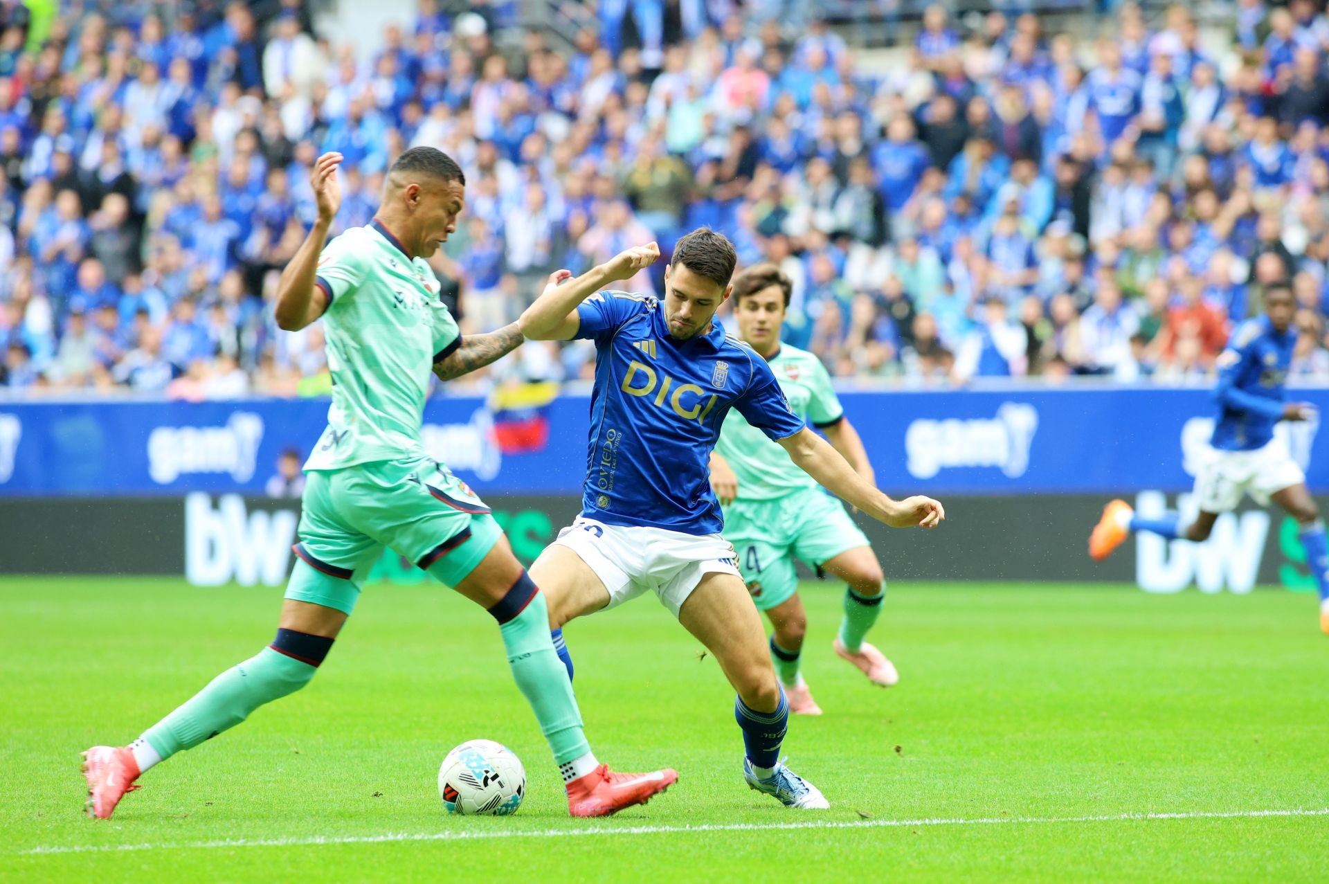 Las mejores jugadas del Real Oviedo 0-2 Levante, en imágenes