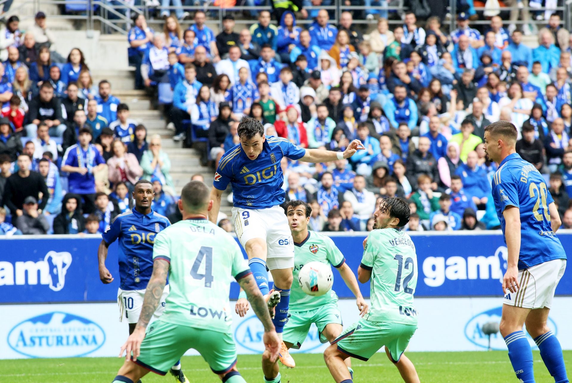 Las mejores jugadas del Real Oviedo 0-2 Levante, en imágenes
