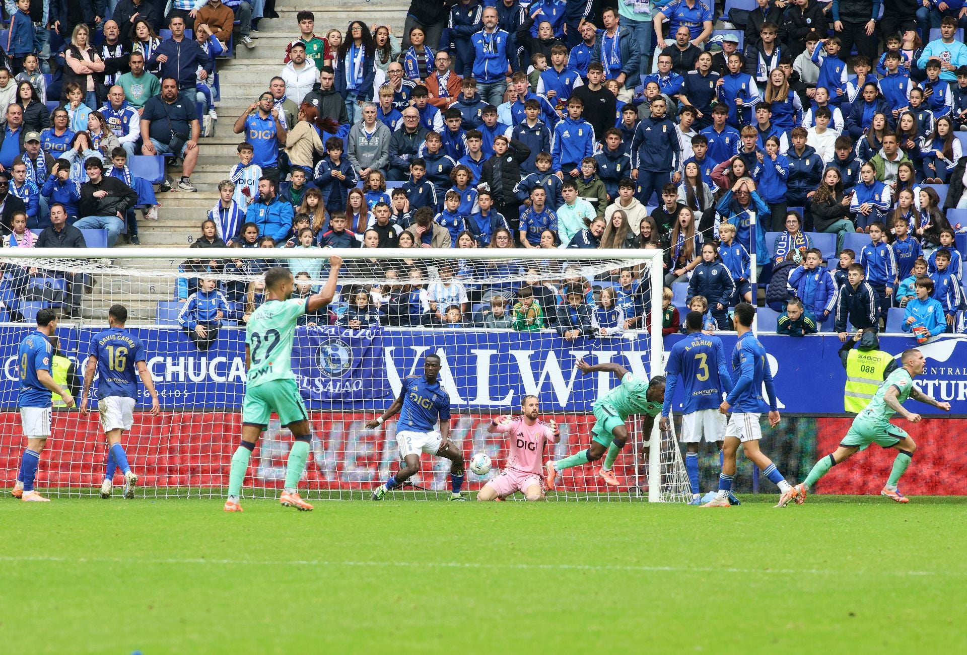 Las mejores jugadas del Real Oviedo 0-2 Levante, en imágenes