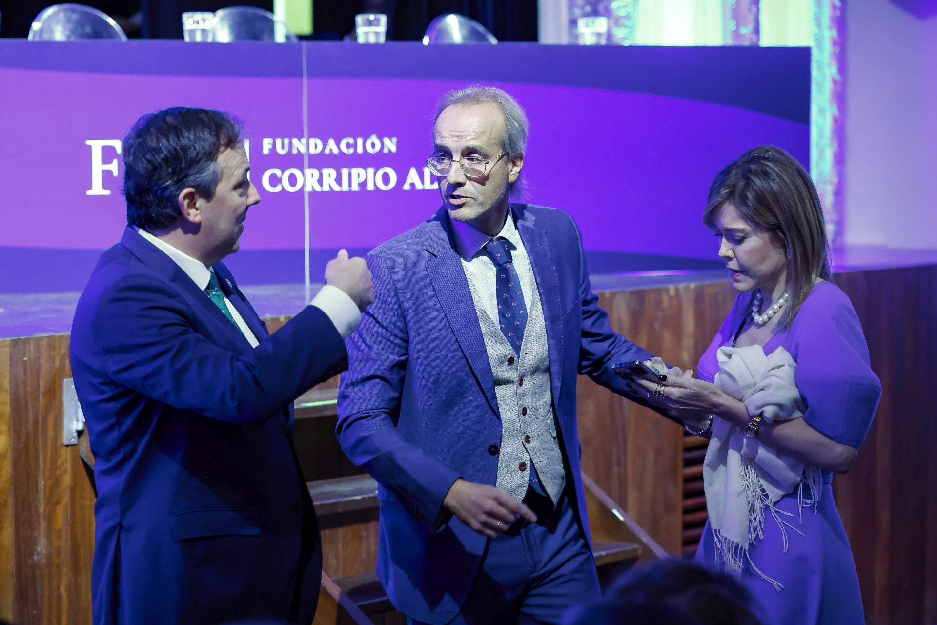 Así fue la presentación de la Fundación Corripio Alonso en el teatro Riera de Villaviciosa