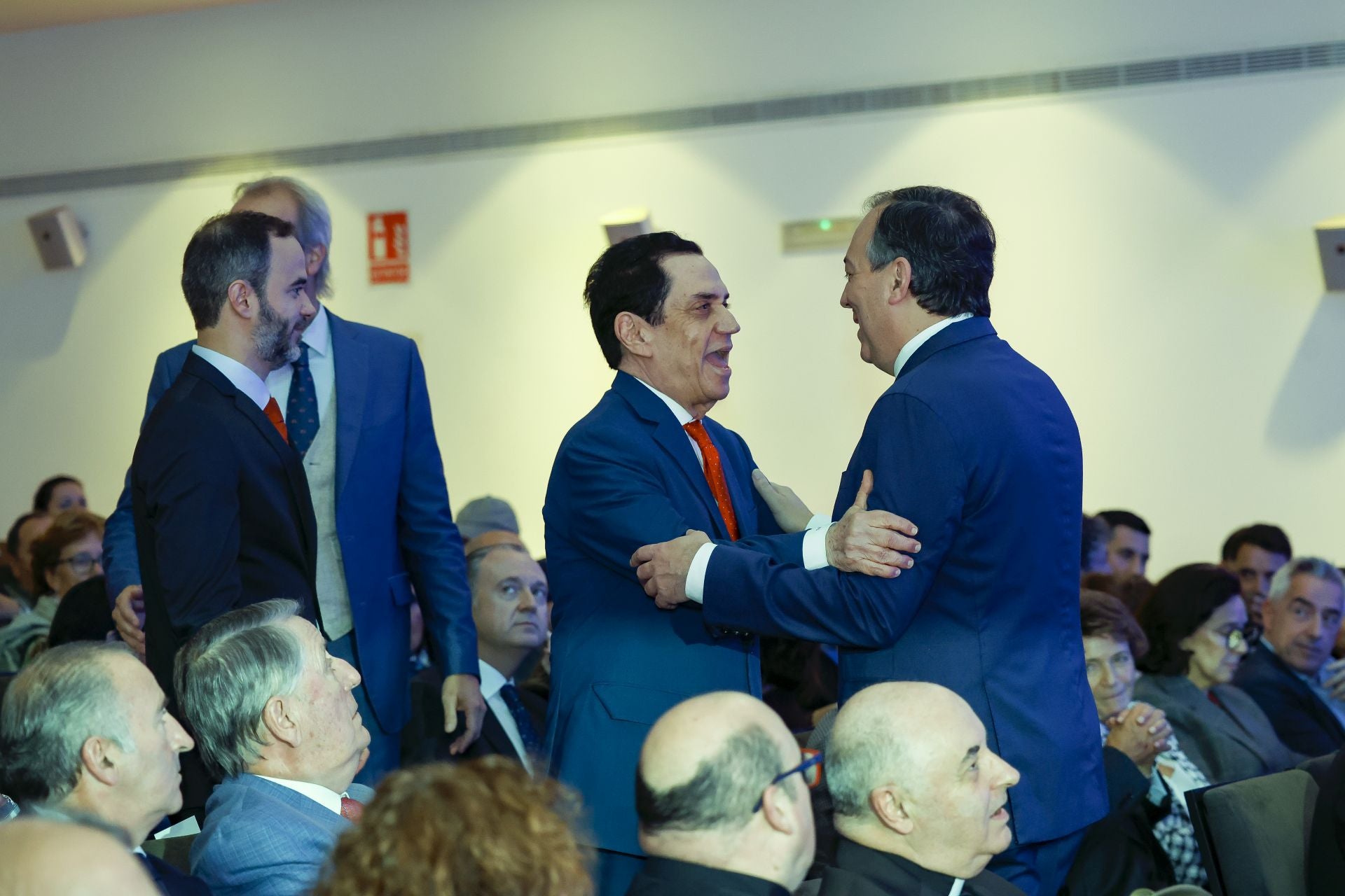 Así fue la presentación de la Fundación Corripio Alonso en el teatro Riera de Villaviciosa