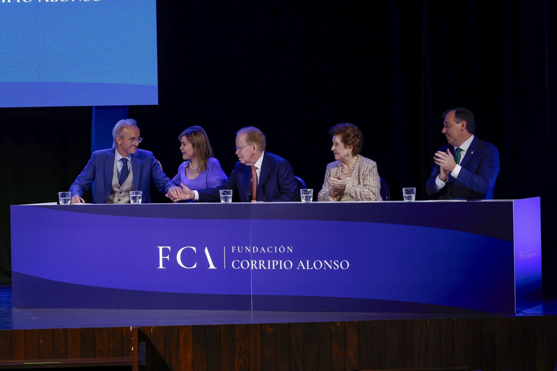 Así fue la presentación de la Fundación Corripio Alonso en el teatro Riera de Villaviciosa