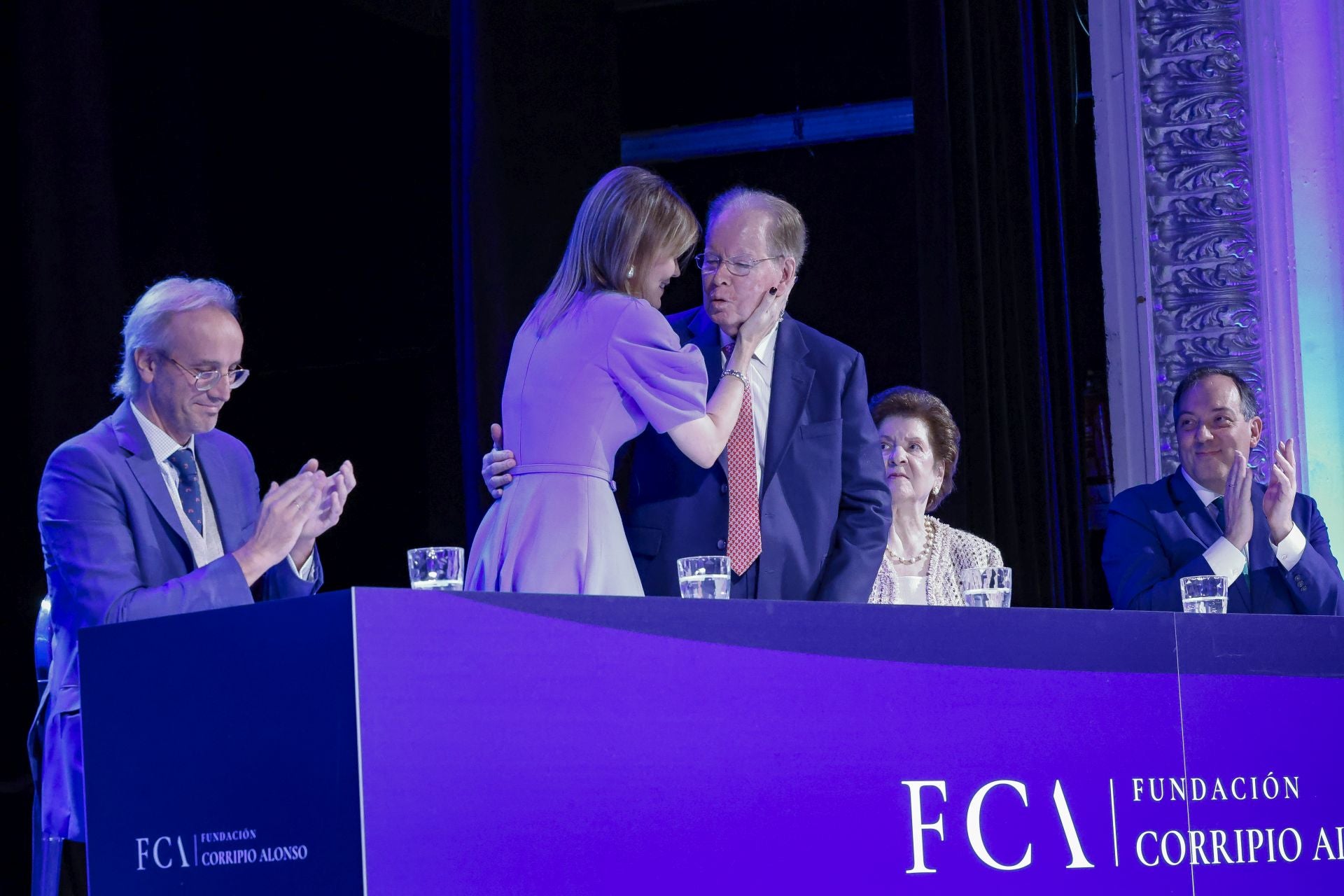 Así fue la presentación de la Fundación Corripio Alonso en el teatro Riera de Villaviciosa