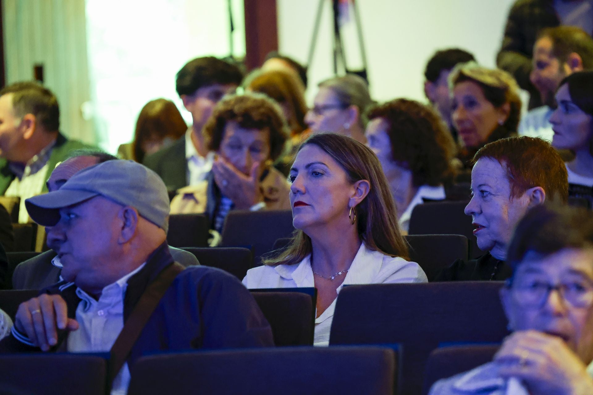 Así fue la presentación de la Fundación Corripio Alonso en el teatro Riera de Villaviciosa