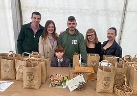Ángela Melendi, a sus ocho años, la productora más joven del festival, que fue galardonada junto a la más veterana, Margarita Coviella.