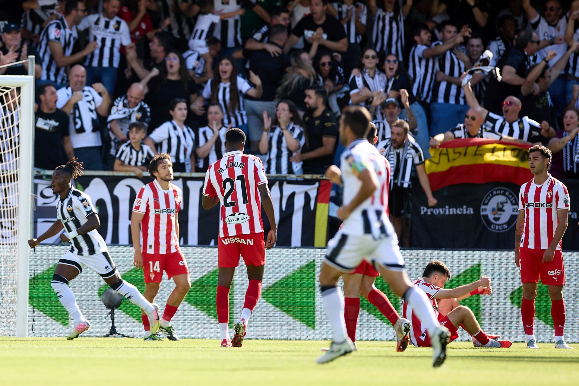 Las mejores jugadas del Castellón-Sporting, en imágenes