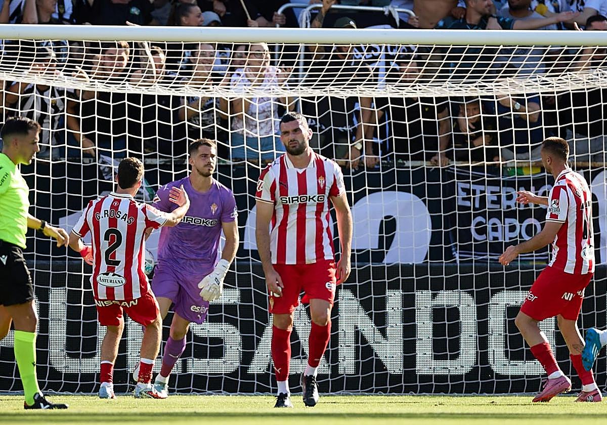 Castellón 3-1 Sporting de Gijón | Caída libre del club rojiblanco de Garitano