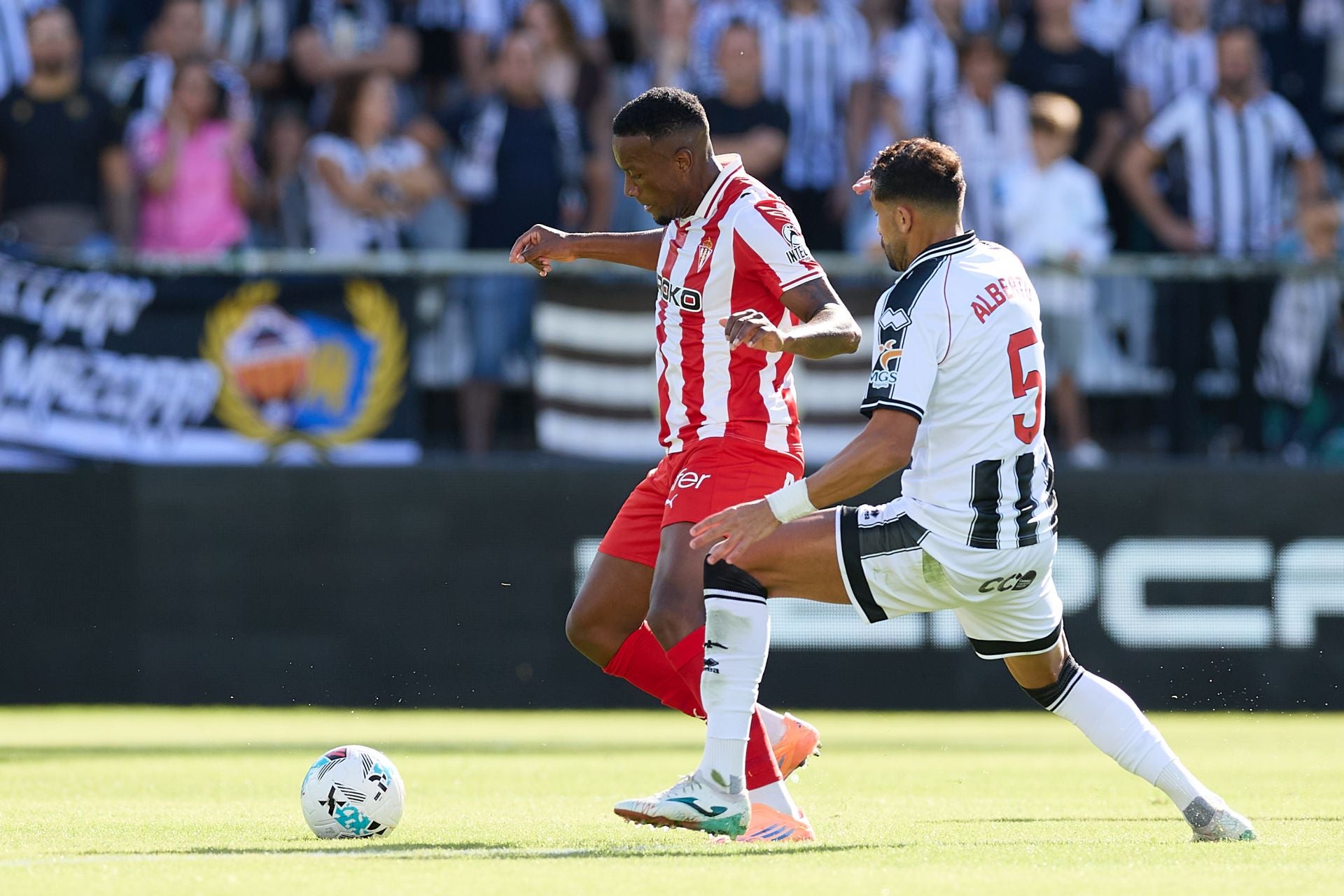 Las mejores jugadas del Castellón-Sporting, en imágenes