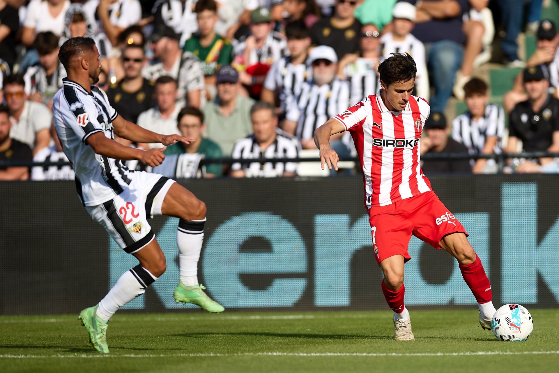 Las mejores jugadas del Castellón-Sporting, en imágenes