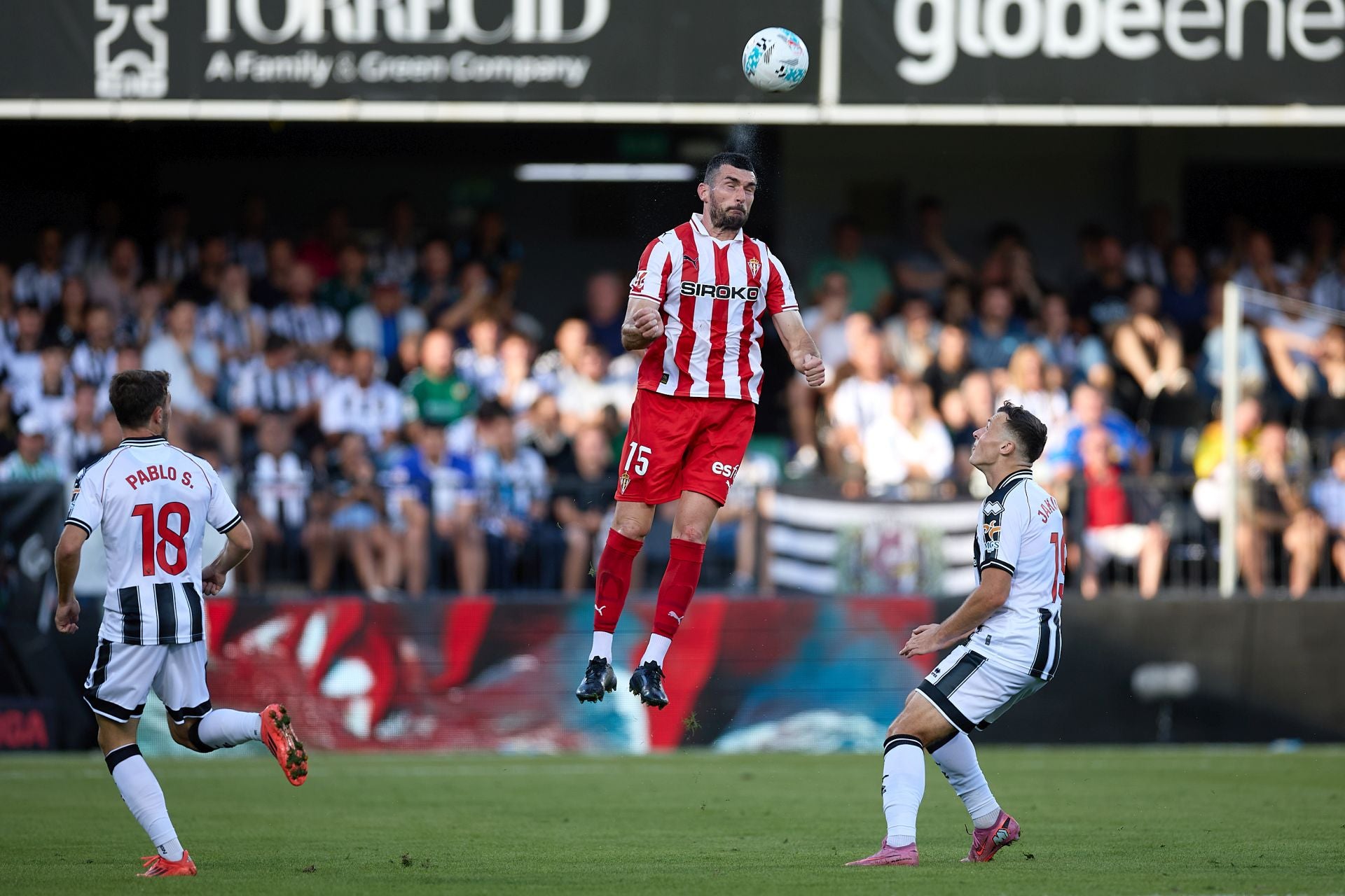 Las mejores jugadas del Castellón-Sporting, en imágenes