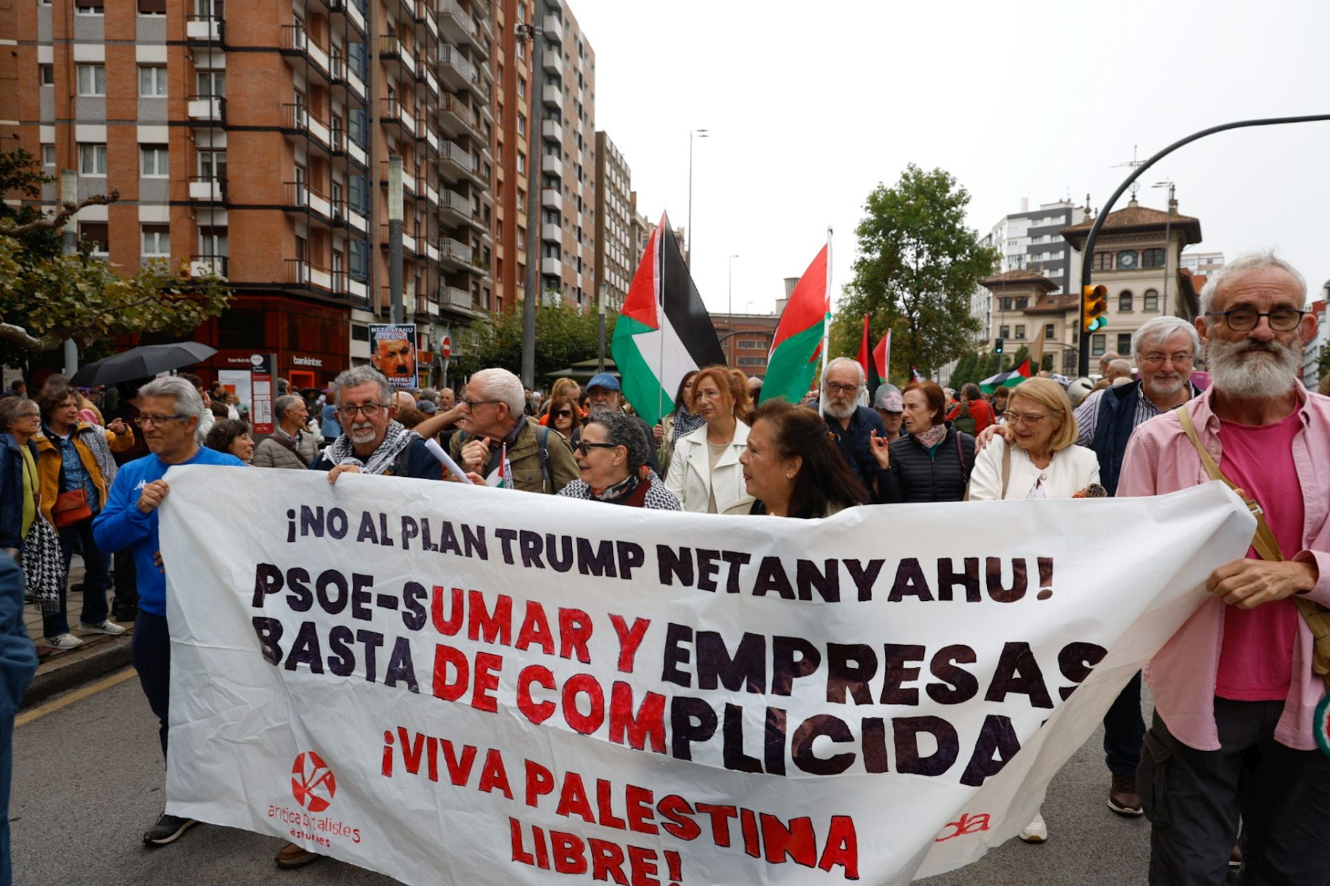 Las imágenes que deja la multitudinaria manifestación propalestina en Gijón