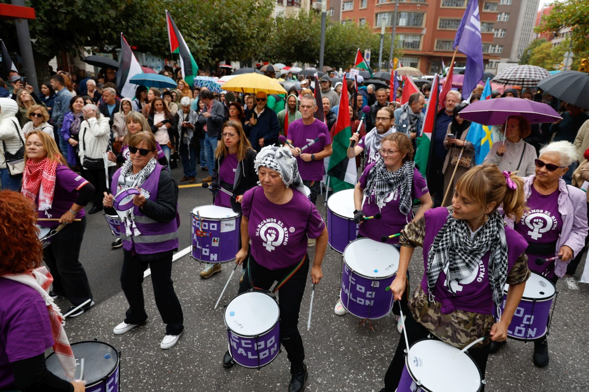 Las imágenes que deja la multitudinaria manifestación propalestina en Gijón