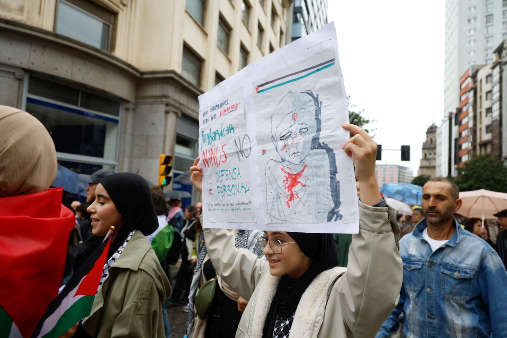 Las imágenes que deja la multitudinaria manifestación propalestina en Gijón