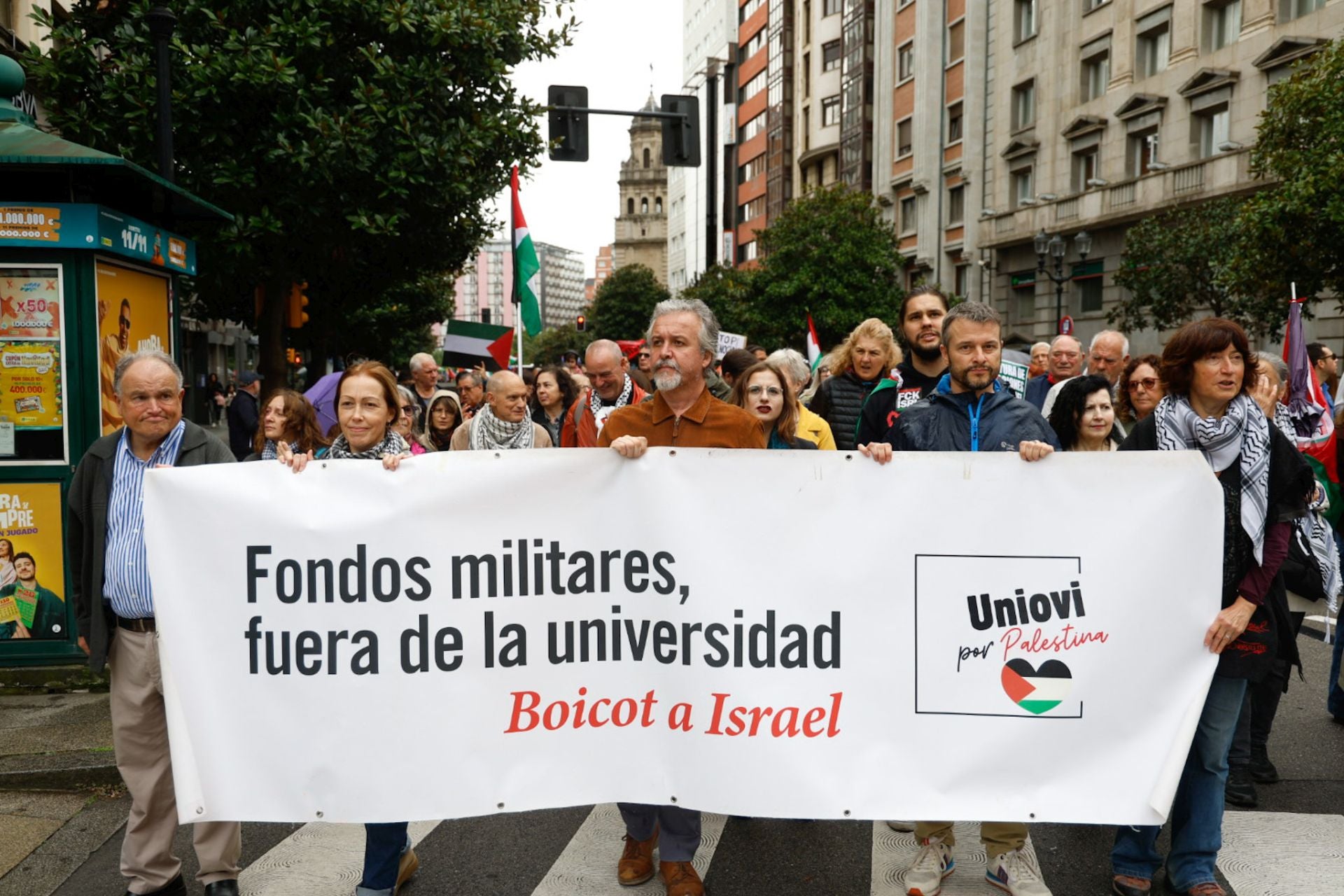 Las imágenes que deja la multitudinaria manifestación propalestina en Gijón