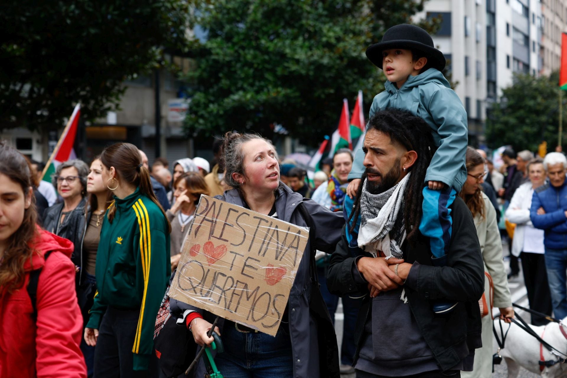 Las imágenes que deja la multitudinaria manifestación propalestina en Gijón